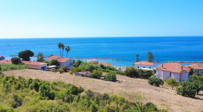 Villen/Häuser zum kaufen in Santo Stefano al Mare