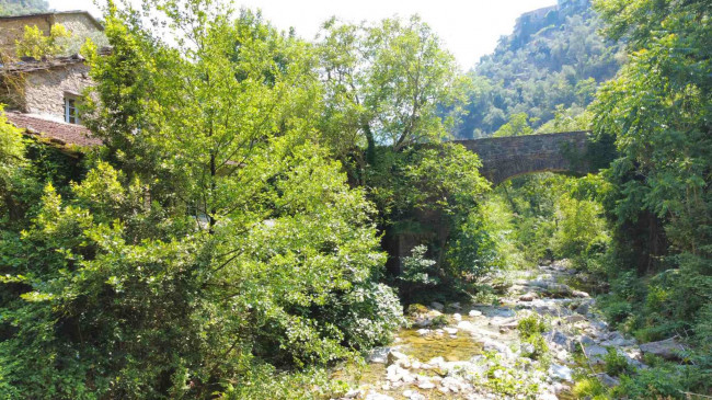 Casa di paese in vendita a Montalto Carpasio