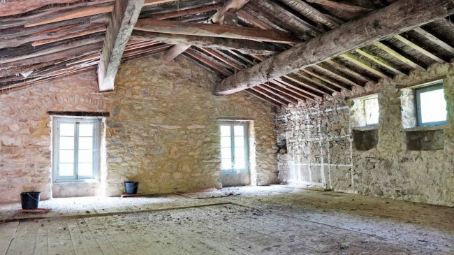 Casa di paese in vendita a Montalto Carpasio