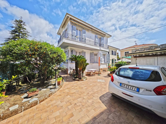 Villa in vendita a Bordighera