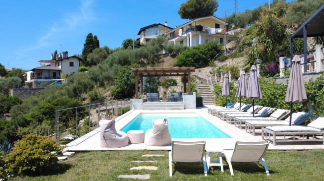 Villa for sale in Imperia