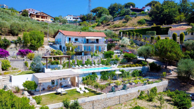 Villa for sale in Imperia