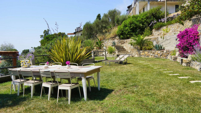 Villa for sale in Imperia