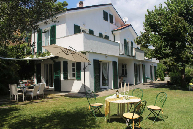 Villa for sale in Imperia