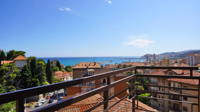 Appartamento in vendita a Imperia