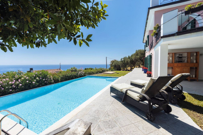 Villa in vendita a Imperia
