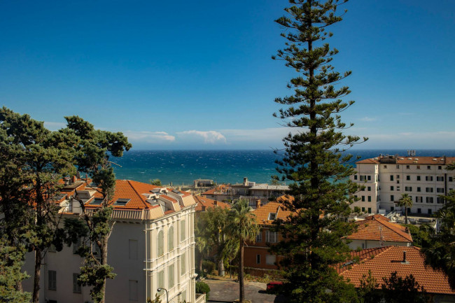 Вилла в продажа в Sanremo