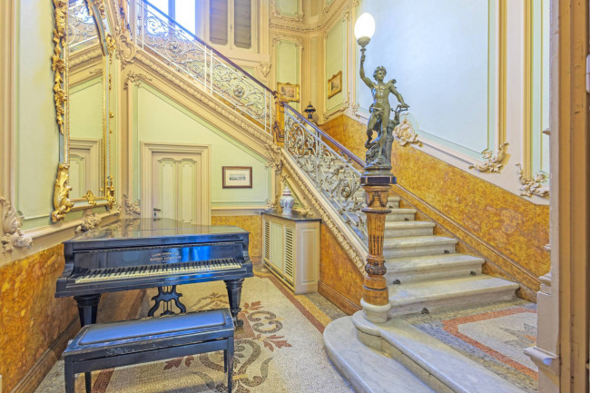 Вилла в продажа в Sanremo