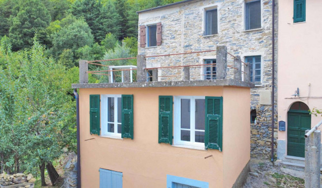 Casa di paese in vendita a Montalto Carpasio