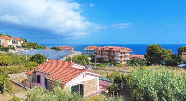 Villa for sale in Cipressa