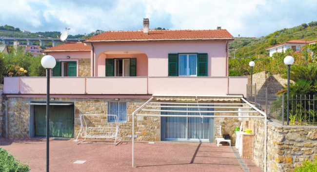 Villa for sale in Cipressa