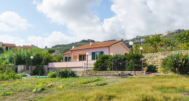 Villa for sale in Cipressa