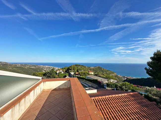 Вилла в продажа в Camporosso