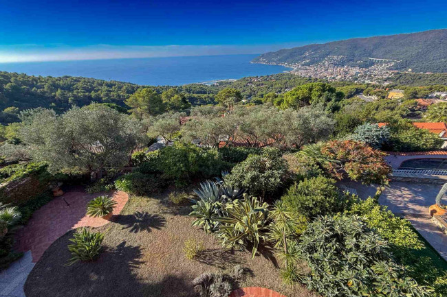 Villa for sale in Andora