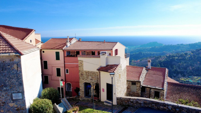 Casa di paese in vendita a Cipressa