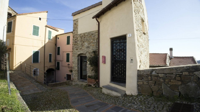 Casa di paese in vendita a Cipressa