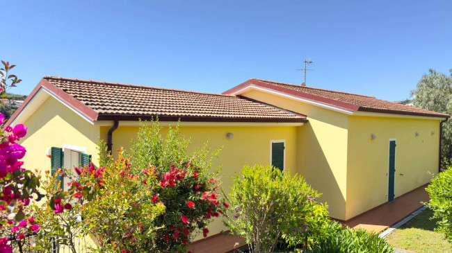 Villa in vendita a Santo Stefano al Mare