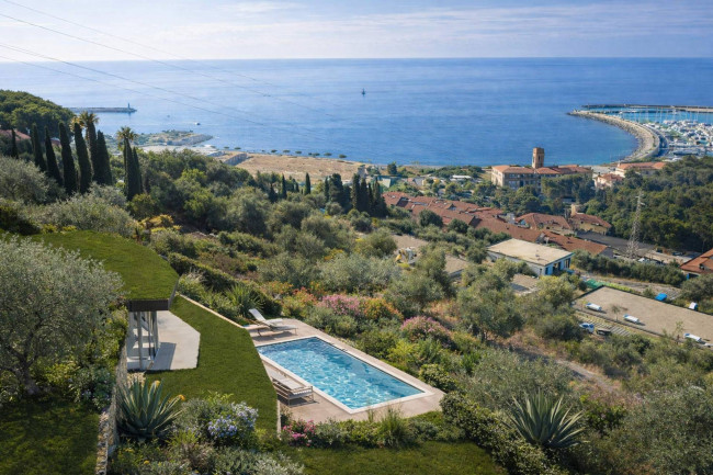 Villa for sale in Imperia