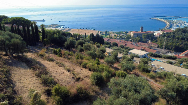 Terreno in vendita a Imperia