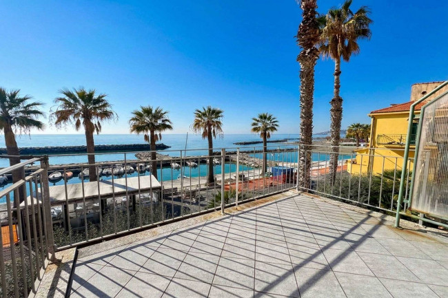 Appartamento in vendita a Riva Ligure