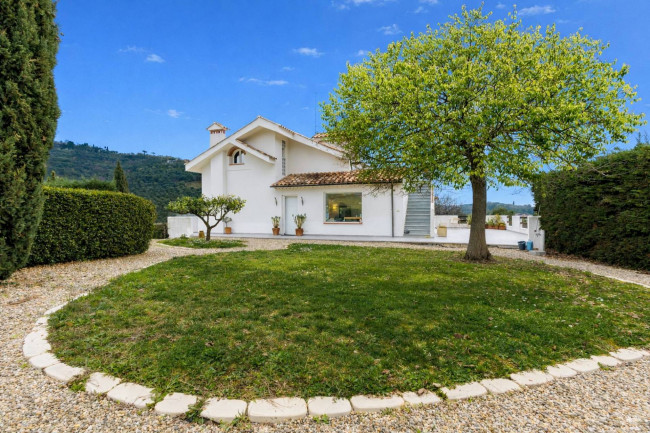 Villa in vendita a Imperia