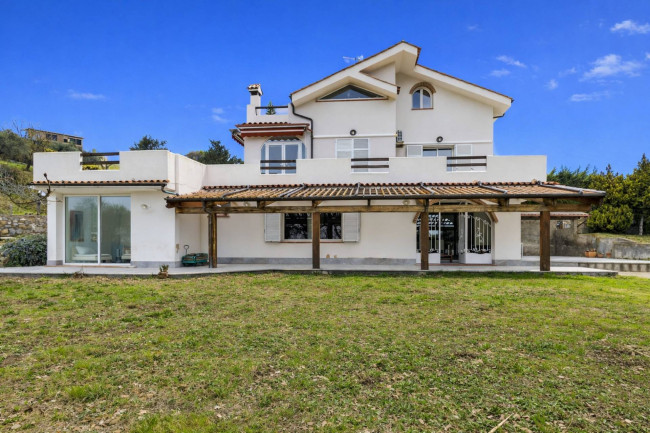 Villa in vendita a Imperia