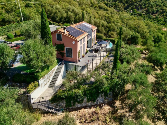 Villa for sale in Diano San Pietro