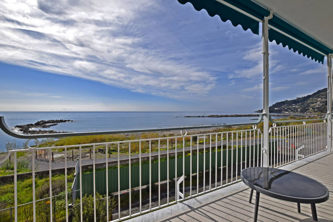 Appartamento in vendita a Ospedaletti