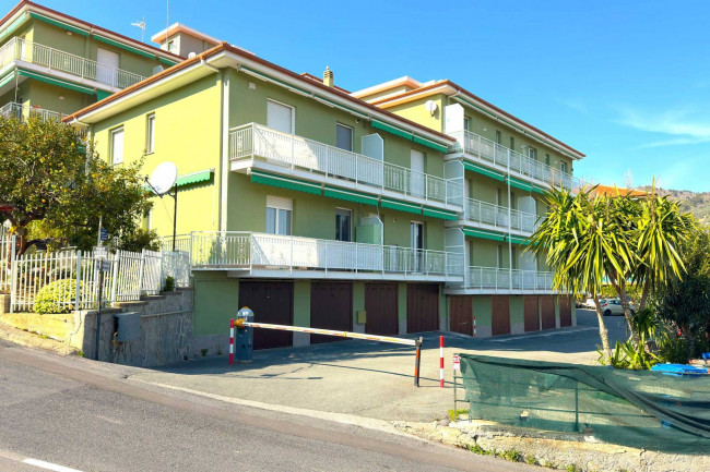 Wohnungen zum kaufen in Santo Stefano al Mare