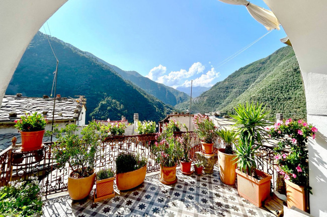 Dorf-/Reihenhaus zum kaufen in Montalto Carpasio