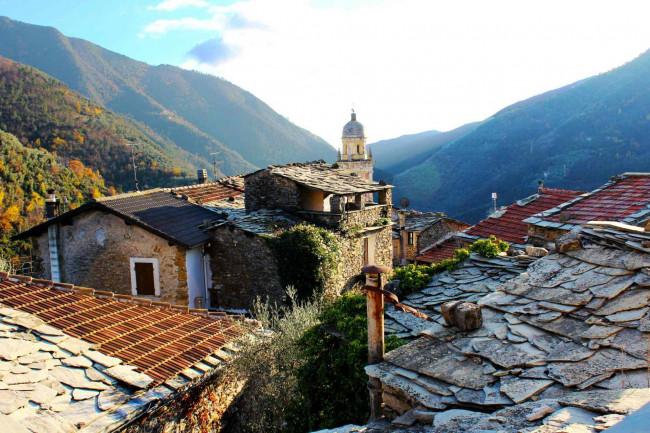 Casa di paese in vendita a Montalto Carpasio