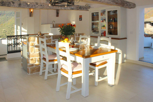 Casa di paese in vendita a Montalto Carpasio