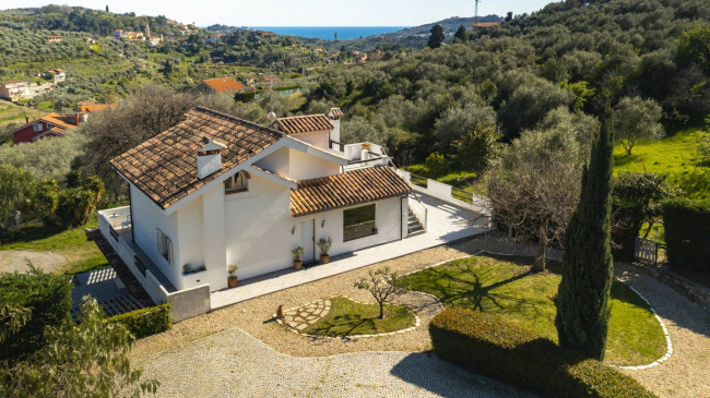 Villa for sale in Imperia