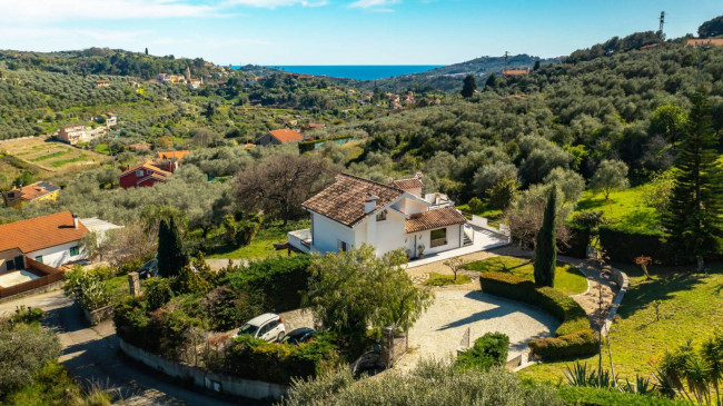 Villa in vendita a Imperia