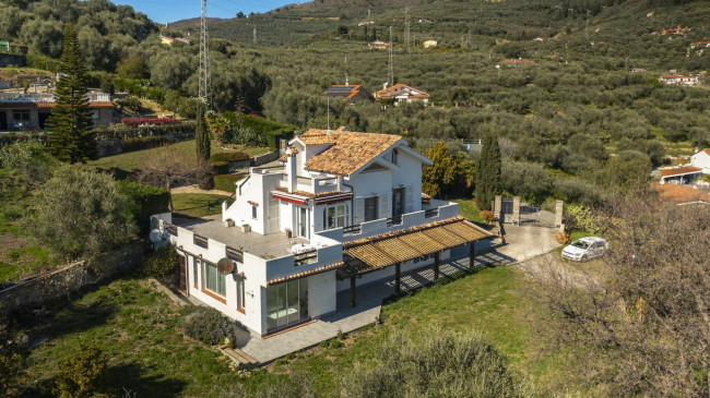 Villa in vendita a Imperia