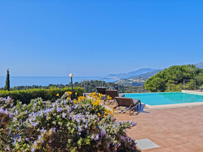 Villa for sale in Camporosso