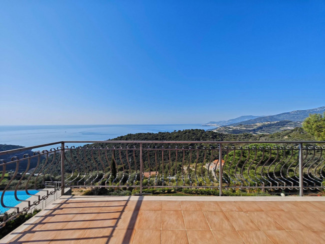 Villa for sale in Camporosso