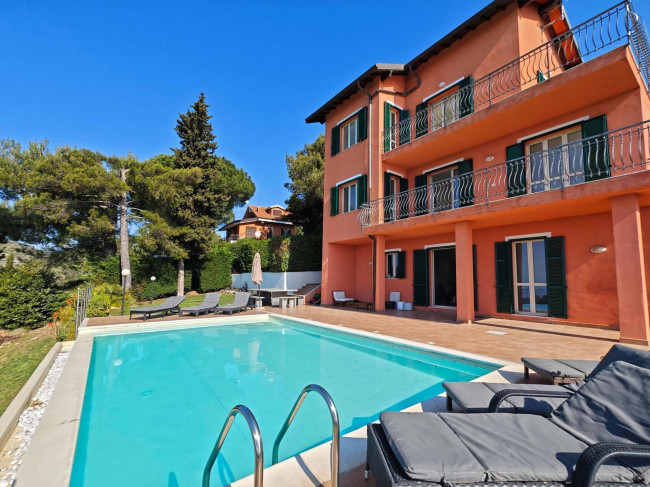 Villa for sale in Camporosso