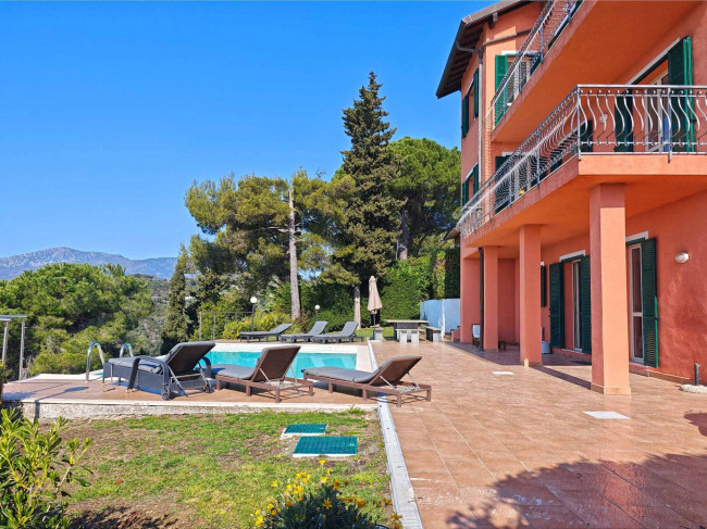 Villa for sale in Camporosso