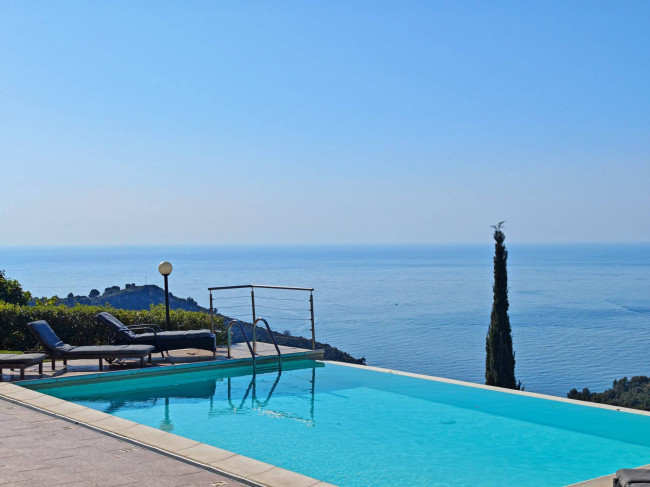 Villa for sale in Camporosso