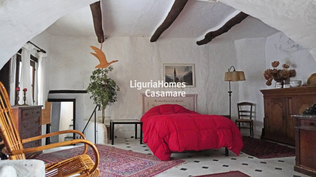 Town House for sale in Imperia