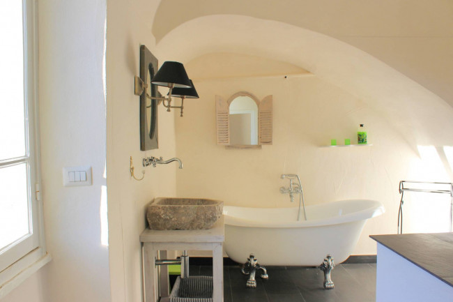 Casa di paese in vendita a Montalto Carpasio