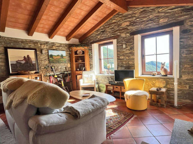 Villa in vendita a Rezzo