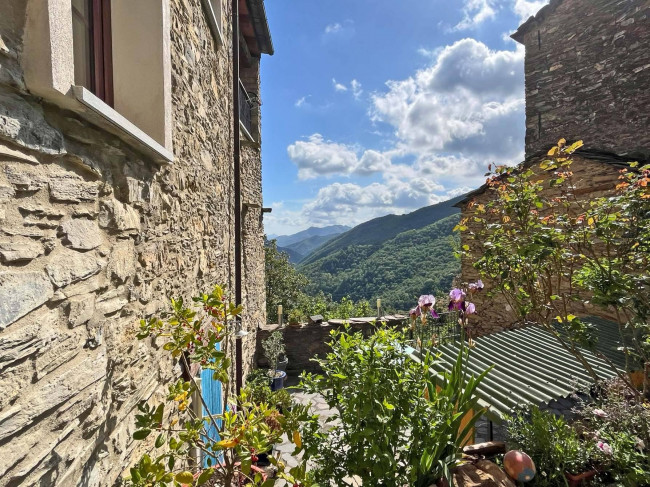 Villa in vendita a Rezzo