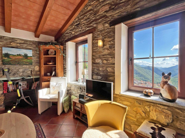 Villa in vendita a Rezzo