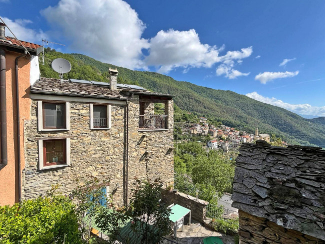 Villa in vendita a Rezzo