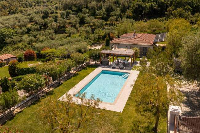 Villa for sale in Imperia