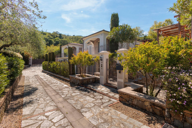 Villa for sale in Imperia