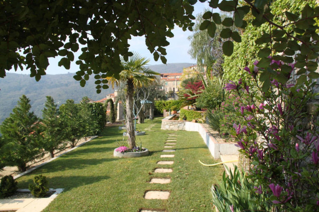 Casa di paese in vendita a Pietrabruna