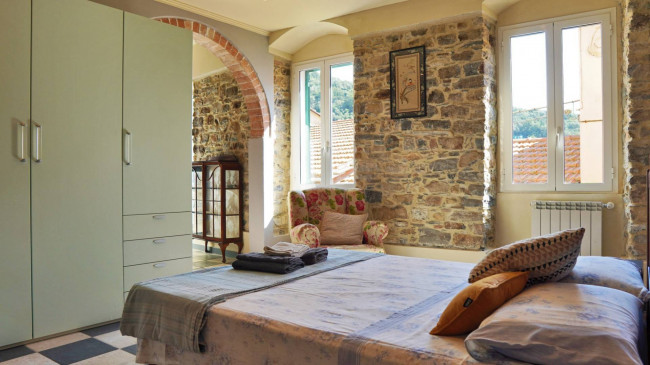 Casa di paese in vendita a Pietrabruna